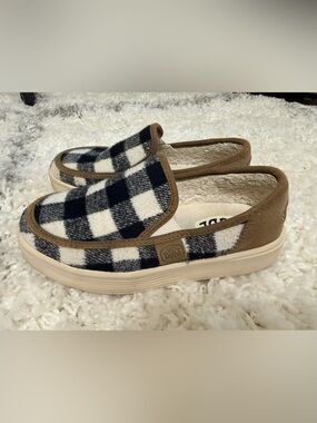 Hey Dude Women's Black and White Buffalo Plaid Slip-On Flats with Tan Trim